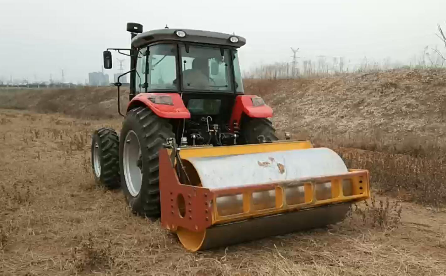 SL14TZ型拖式振動(dòng)壓路機(jī)