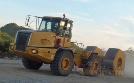 牽引機(jī) 牽引機(jī)