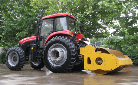 拖式振動(dòng)壓路機(jī) 拖式振動(dòng)壓路機(jī)