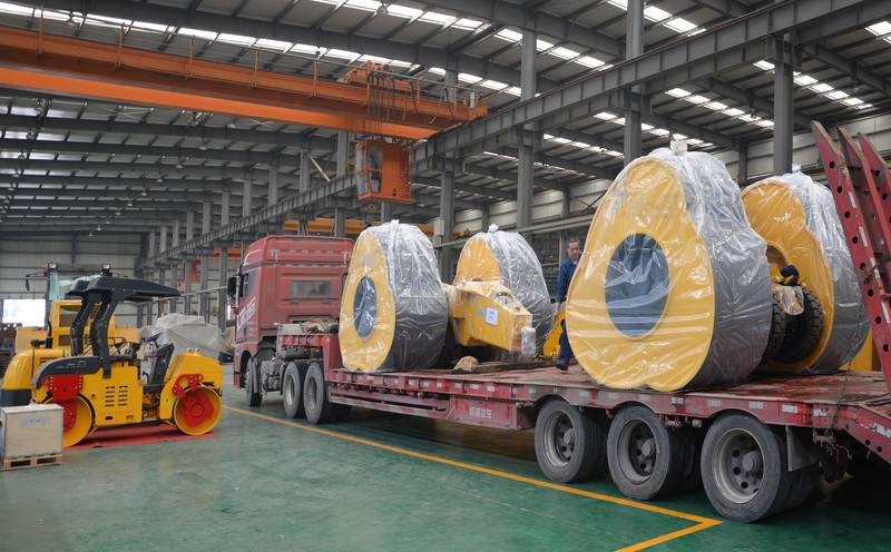 沖擊碾壓路機(jī) 沖擊碾壓路機(jī)