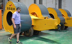 沖擊式壓路機(jī) 沖擊式壓路機(jī)