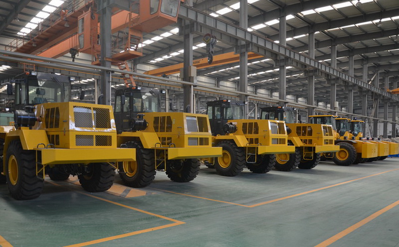 沖擊壓路機(jī)牽引車(chē) 沖擊壓路機(jī)牽引車(chē)