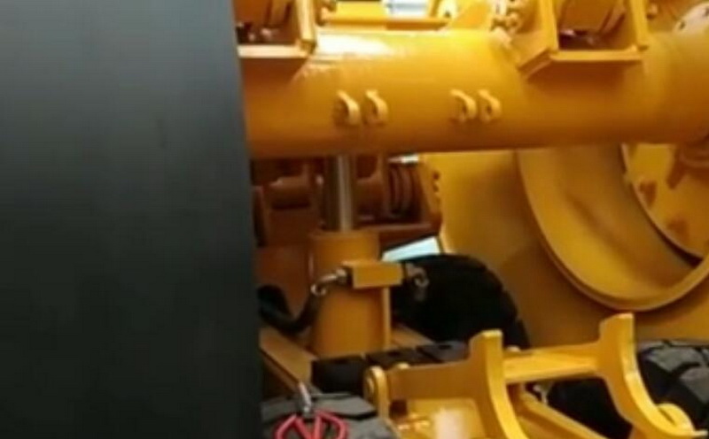 沖擊壓路機(jī)油缸 沖擊壓路機(jī)油缸