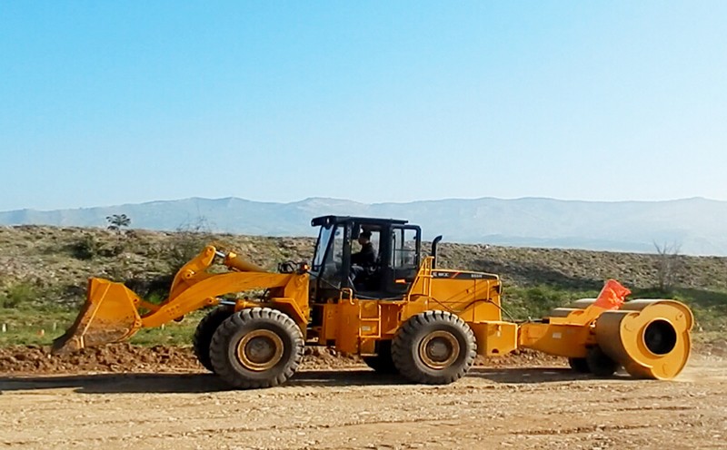 裝載機(jī)沖擊壓路機(jī) 裝載機(jī)沖擊壓路機(jī)